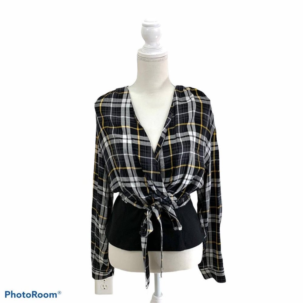 NY&C SOHO Woman's Sz L Top Grey Yellow Plaid NWT